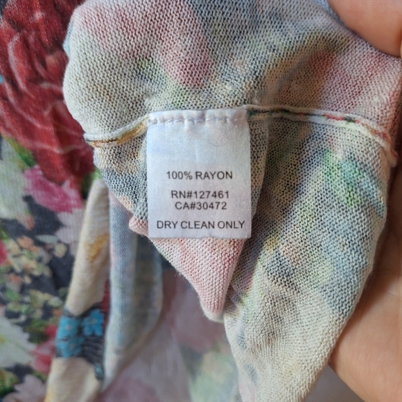 Wildfox Floral Lightweight Oversized Sweater. Womens size XS - Picture 5 of 6